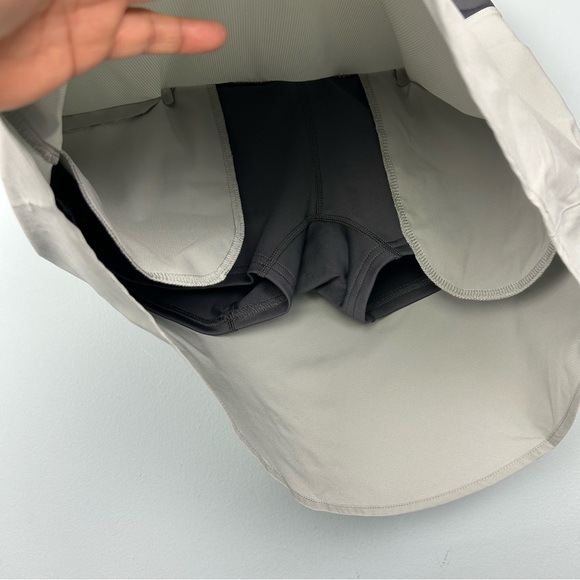 SIMMS Guide skort size XS UPF 50+ sun protection Gray and Black Athletic NWT - Picture 5 of 13